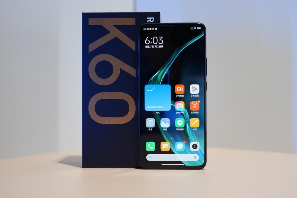 售价2499元却供不应求，5500mAh＋OIS光学防抖，好评率高达98％