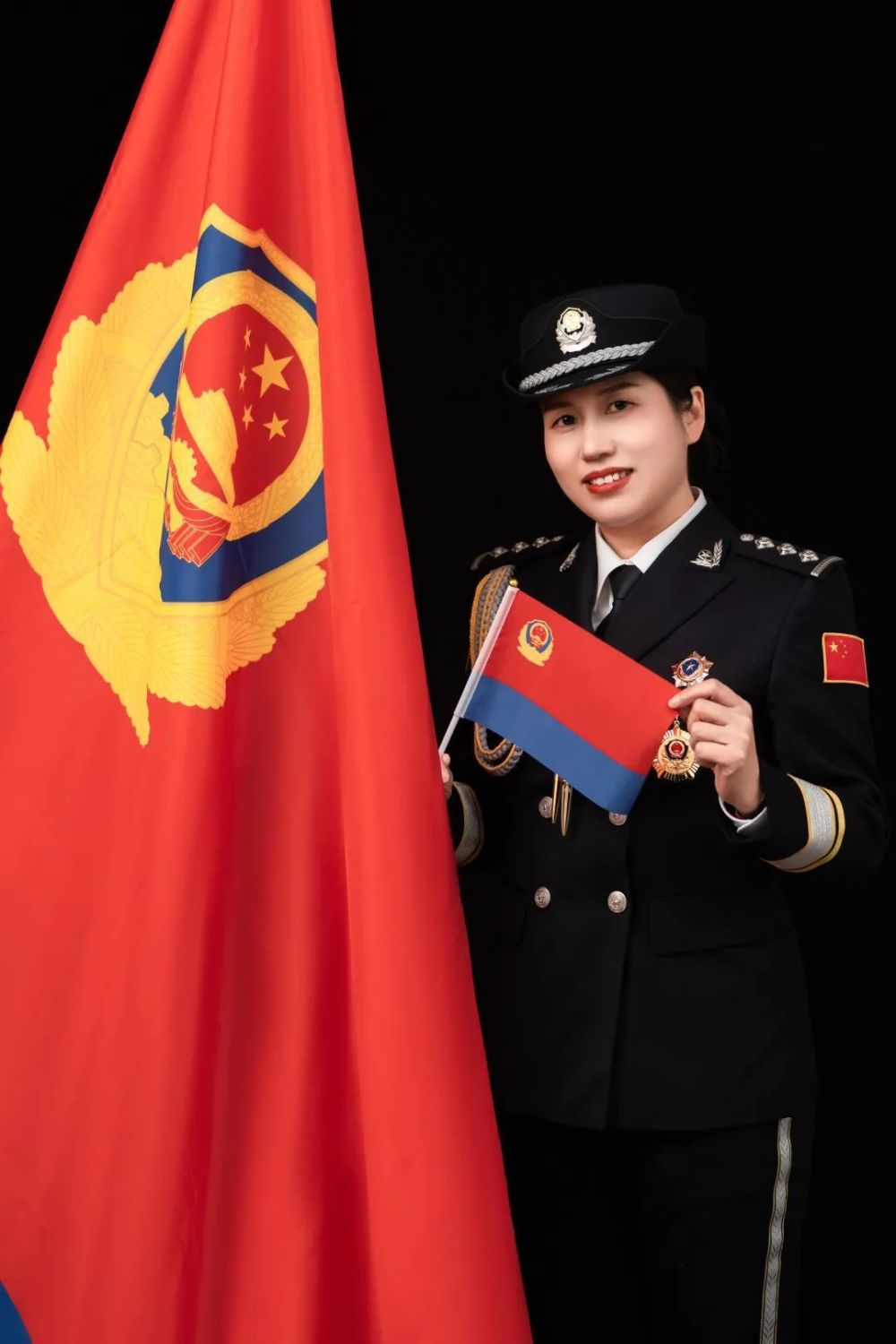 与警旗同框向警旗致敬★今天,对中国人民警察说一声:节日快乐什么是