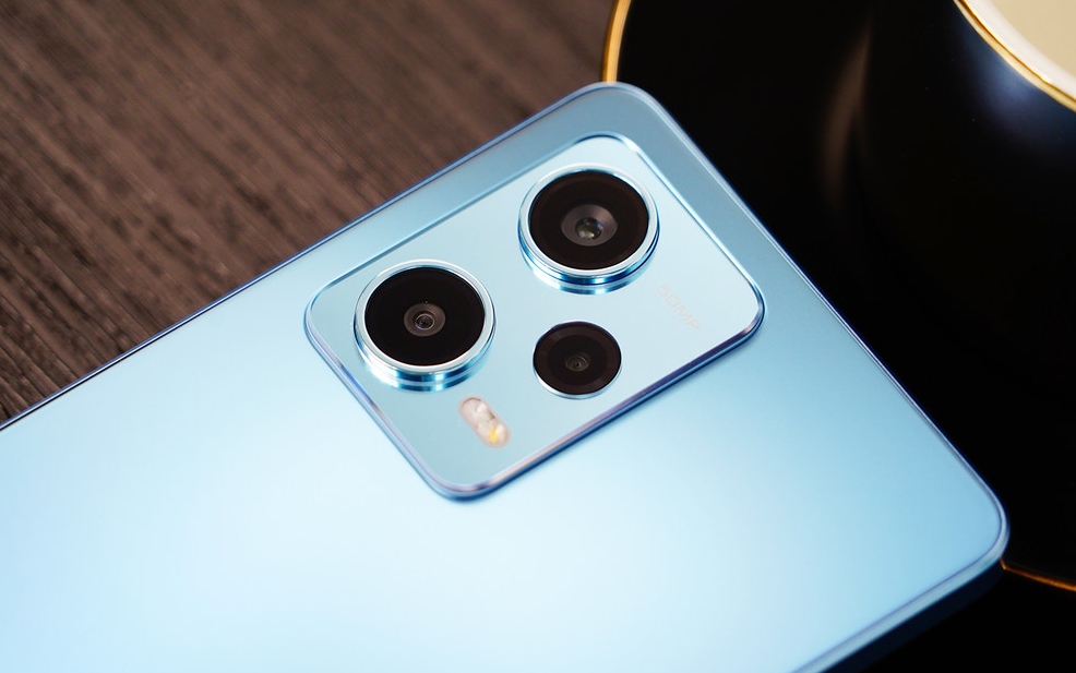 发布三个月跌至1739元，12GB＋256GB＋OIS光学防抖，售价更亲民了