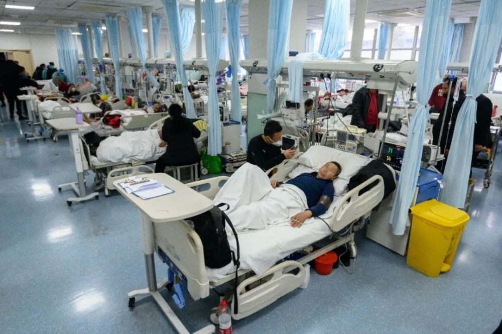 生死急诊室：2分钟接诊一个病人，8小时不吃不喝香港飞南非约翰内斯堡2023已更新(哔哩哔哩/今日)香港飞南非约翰内斯堡