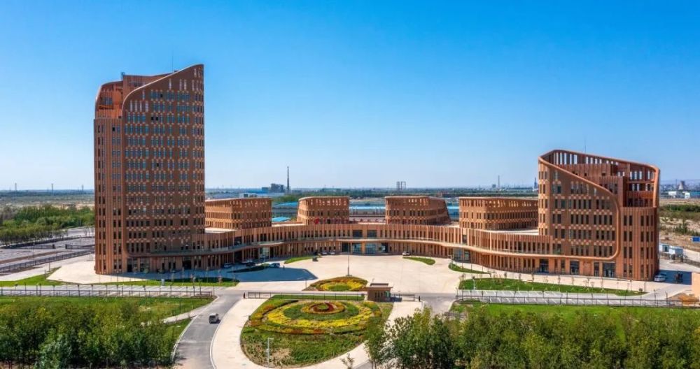 是克拉玛依国家高新技术产业开发区为优化经济发展,转变政府职能,提高