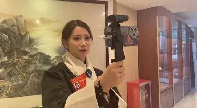 聚焦四川省两会丨最年轻的代表之一杨越:肩绘青稞 扛起家乡的责任