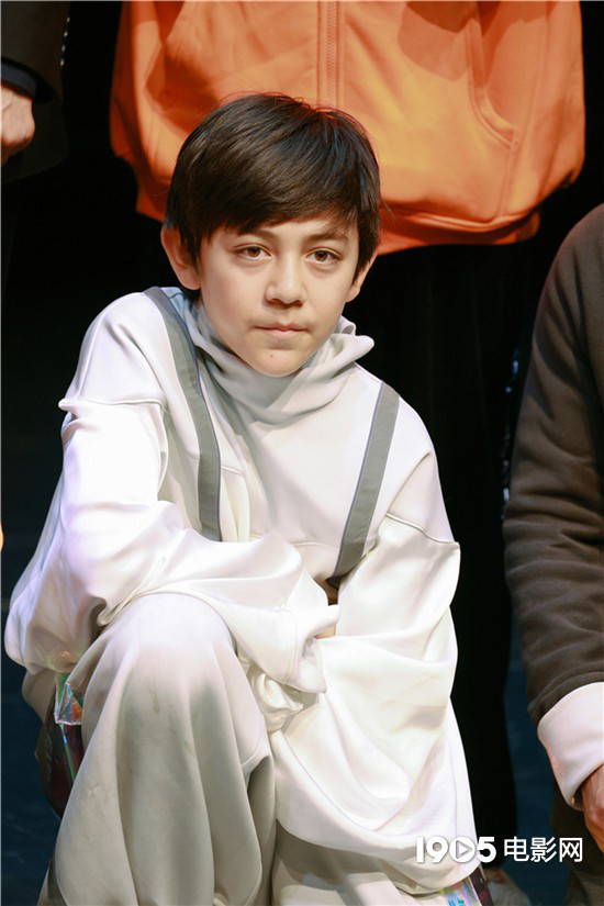 等比例长大刘烨儿子诺一近照曝光五官精致深邃