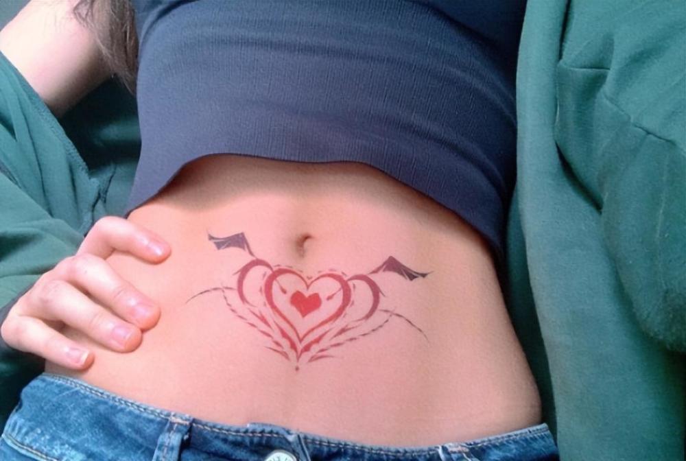 魅魔身上的yin纹~小弟最近经常在游戏中刷到一些纹身元素,譬如《给他