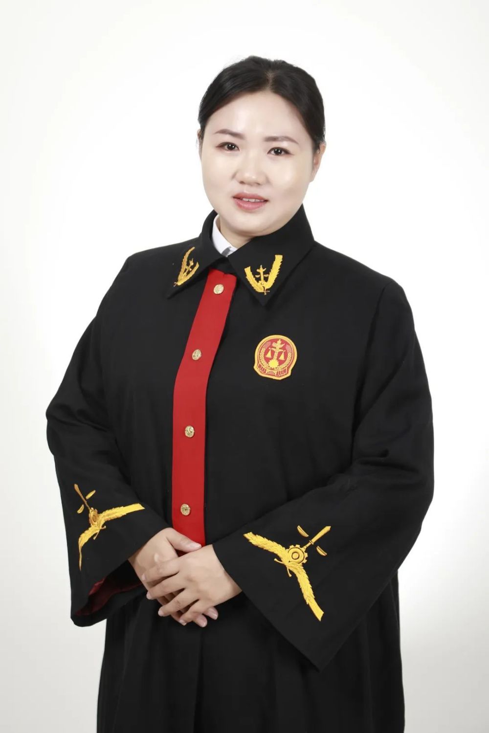 喜报西城法院龚晶法官获评全国法院办案标兵