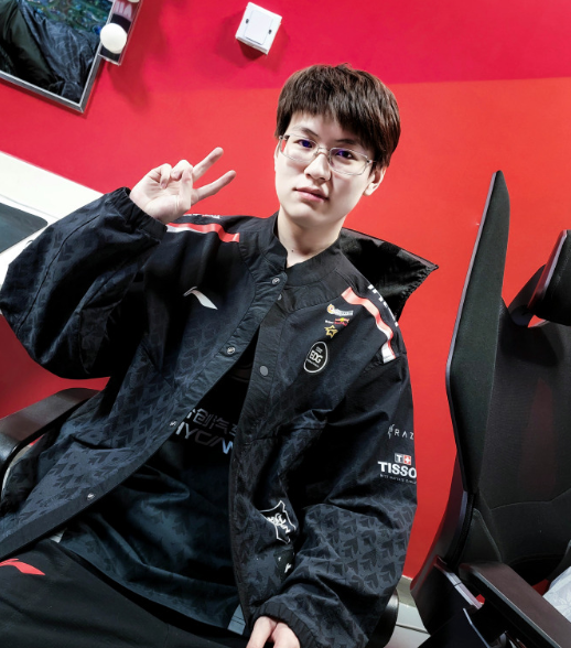 天灰灰开骂icon初生！声称清算icon，让其给国服玩家道歉_腾讯新闻