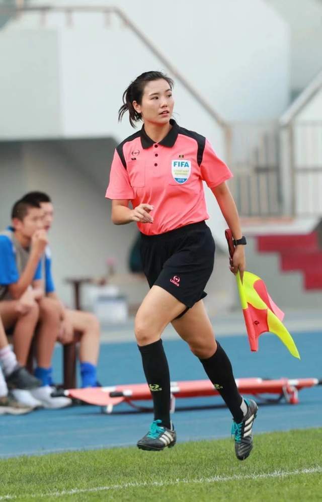 那也是"党报读者杯"足球赛举办以来第一次"引进"女性裁判