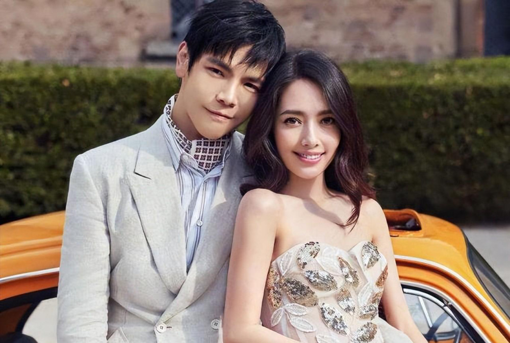 特别是郭碧婷与向佐的感情其实并不算多牢靠,他们在2019年才官宣恋情