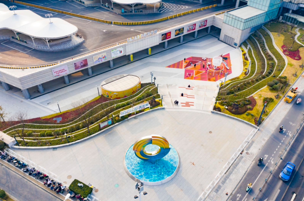 全面推进无锡中央车站北广场提升改造工程,擦亮枢纽门户形象,完善城市