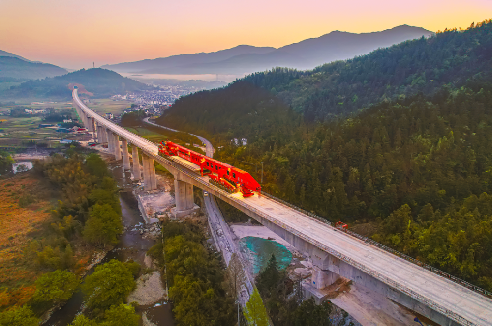 这条高铁全线架梁完成!