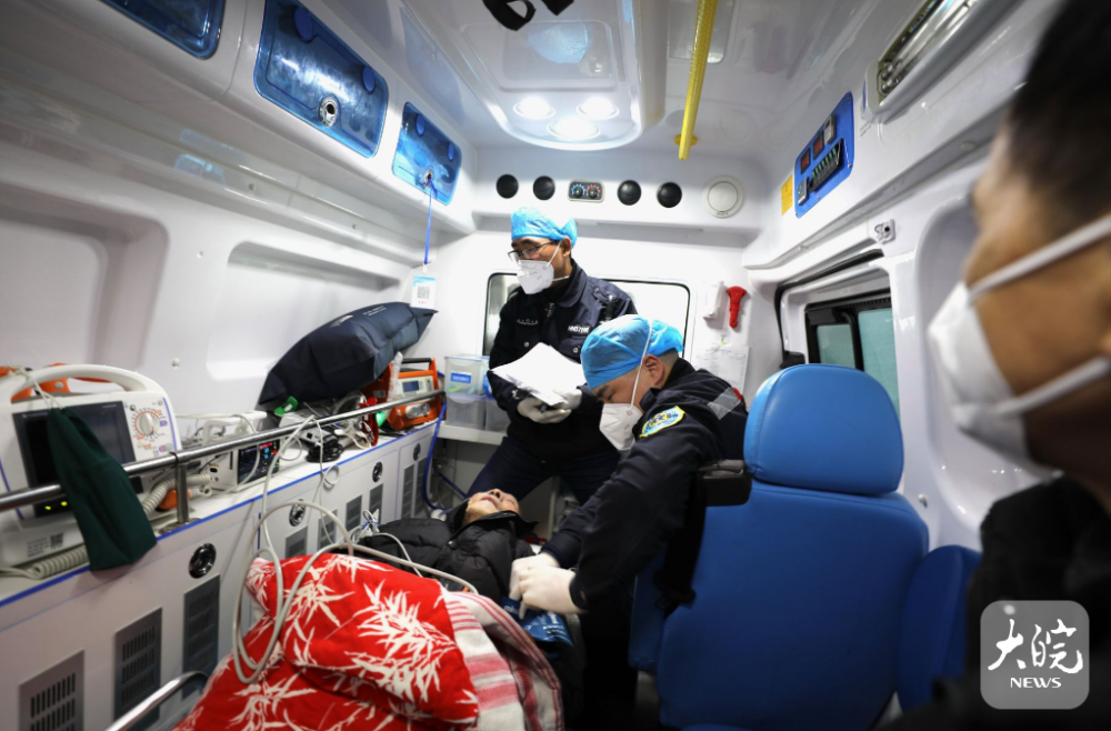 组图|疫情"大考"淮南120急救中心 记者到站点随急救车接病人_腾讯新闻