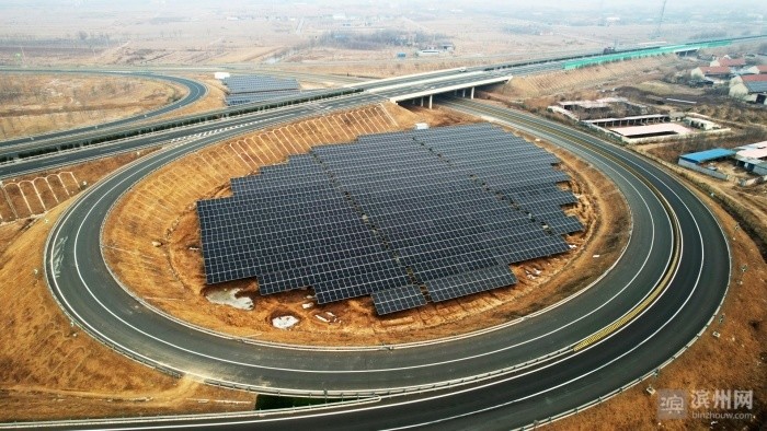 滨州境内首个高速公路匝道圈高压光伏设施建设完成