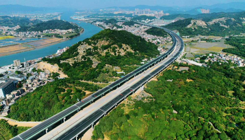 小榄支线起于中山西环小榄枢纽互通,终点与广珠西线中山西区出入口顺