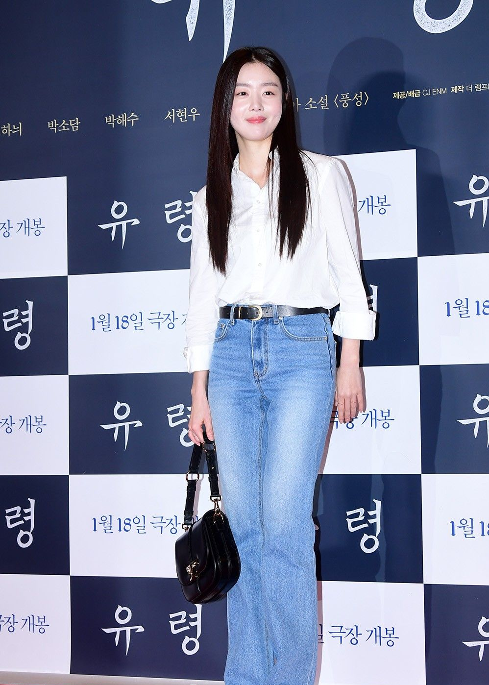 mamamoo颂乐"内衣外穿"出席活动引热议,韩国女偶像也太拼了!_腾讯新闻