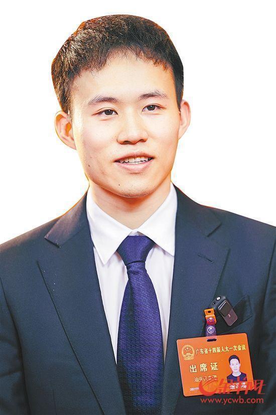 省人大代表95后奥运冠军谢思埸从跳水场馆到两会会场希望能成为更好的