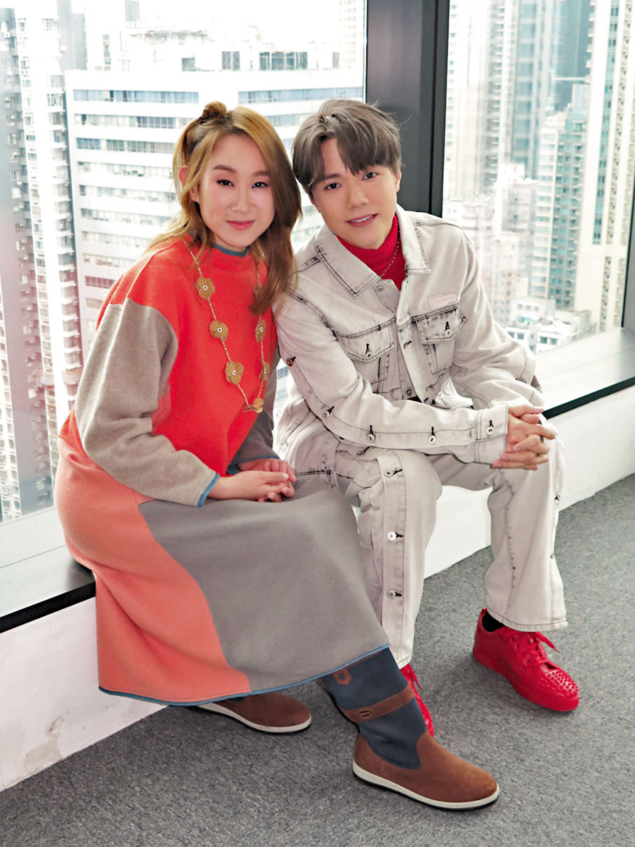 赞王菀之可做最佳动作演员 张敬轩剧透田间裸跑博拿奖_腾讯新闻