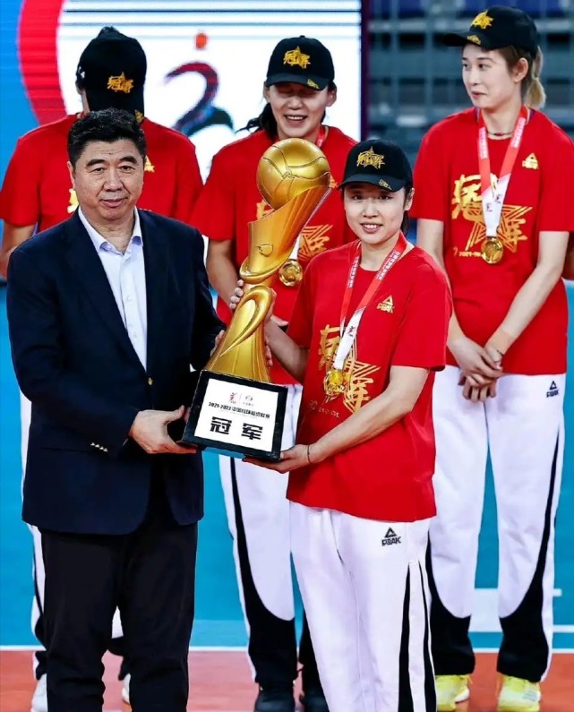 姚迪和车文涵,还有两位队员:天津女排的李雅楠和北京女排的刘梦瑶,一