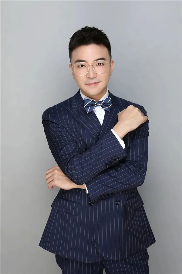 金思辰获奖感言:任何一项工作都不是单打独斗,尤其是电视这个行业,我