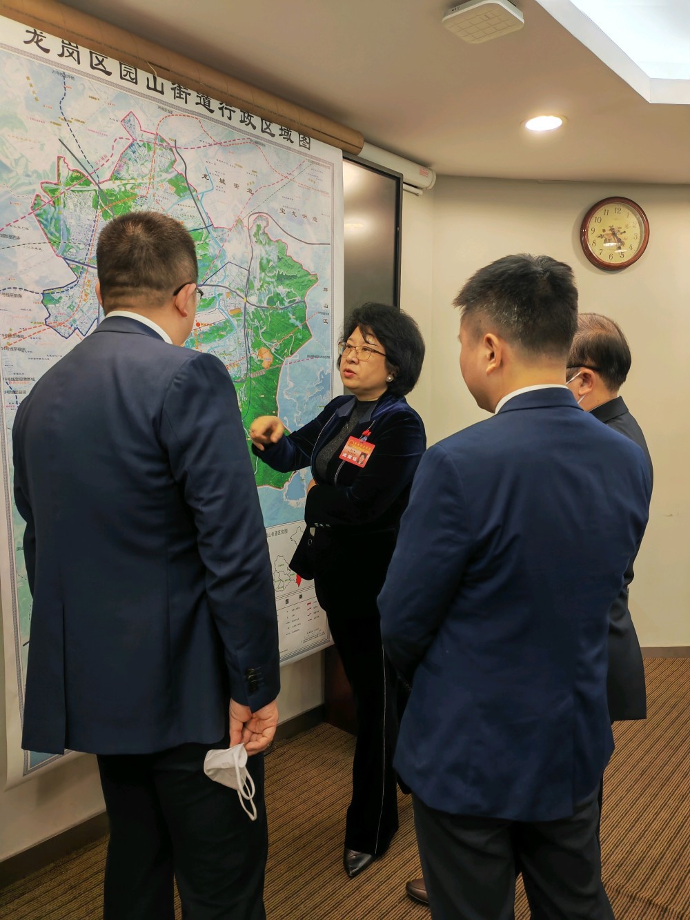 园山街道党工委书记李红梅:坚持产业立街,盘活生态禀赋,补齐发展短板