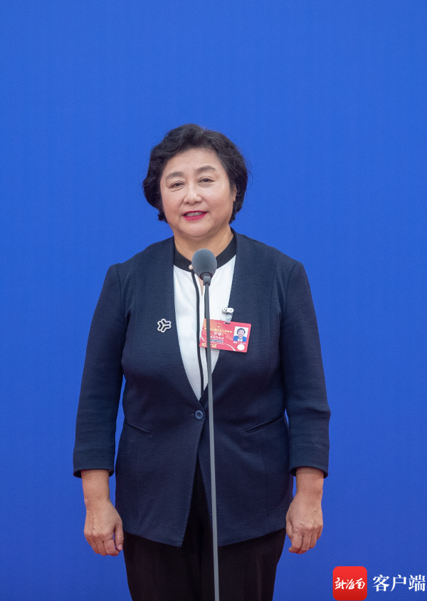 海南省人大代表,海南澳斯卡国际粮油有限公司董事长张慧来到现场,分享