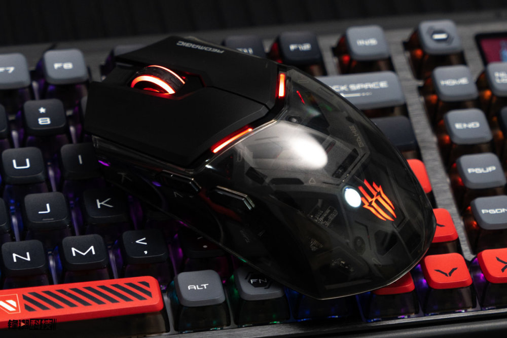 红魔电竞机械键盘游戏鼠标图赏电竞玩家的外设利器