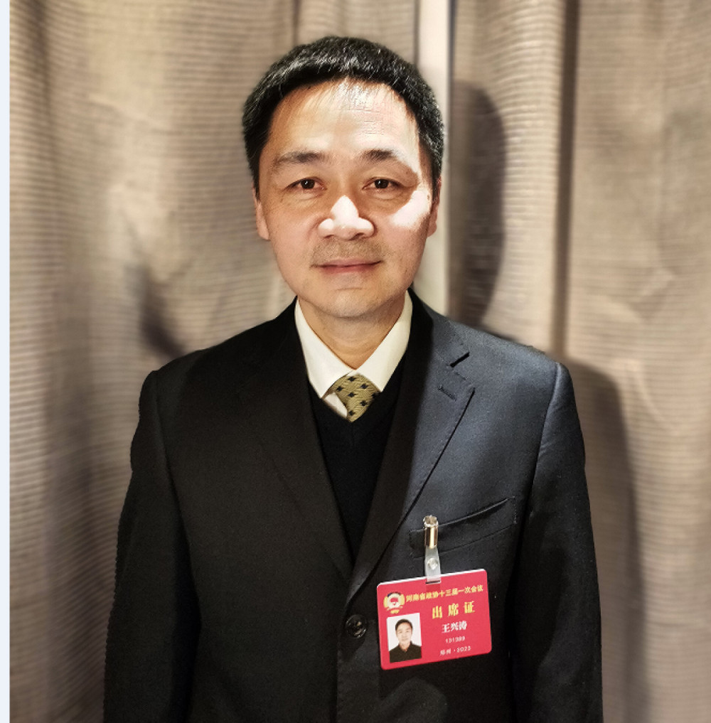 河南省政协委员,中国铁路集团郑州局集团公司调度所主任调度员王兴涛