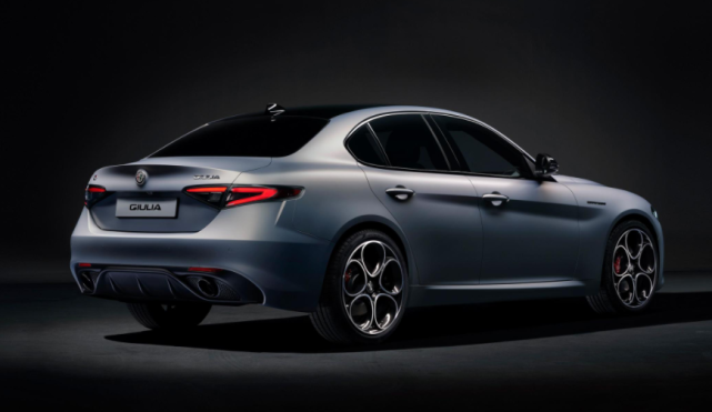 阿尔法罗密欧giulia上市两款全新配置搭载20t引擎实力如何