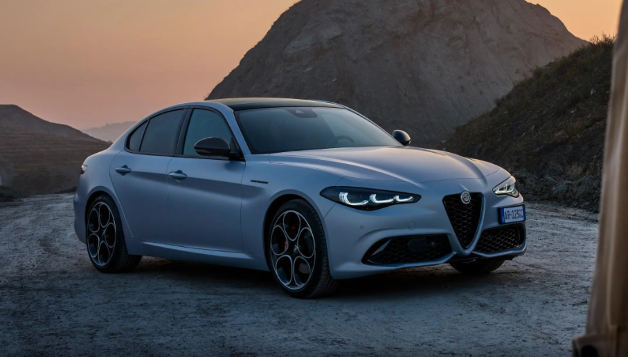 都会想到《罗密欧与朱丽叶》,那个来自英国著名作家威廉·莎士比亚的