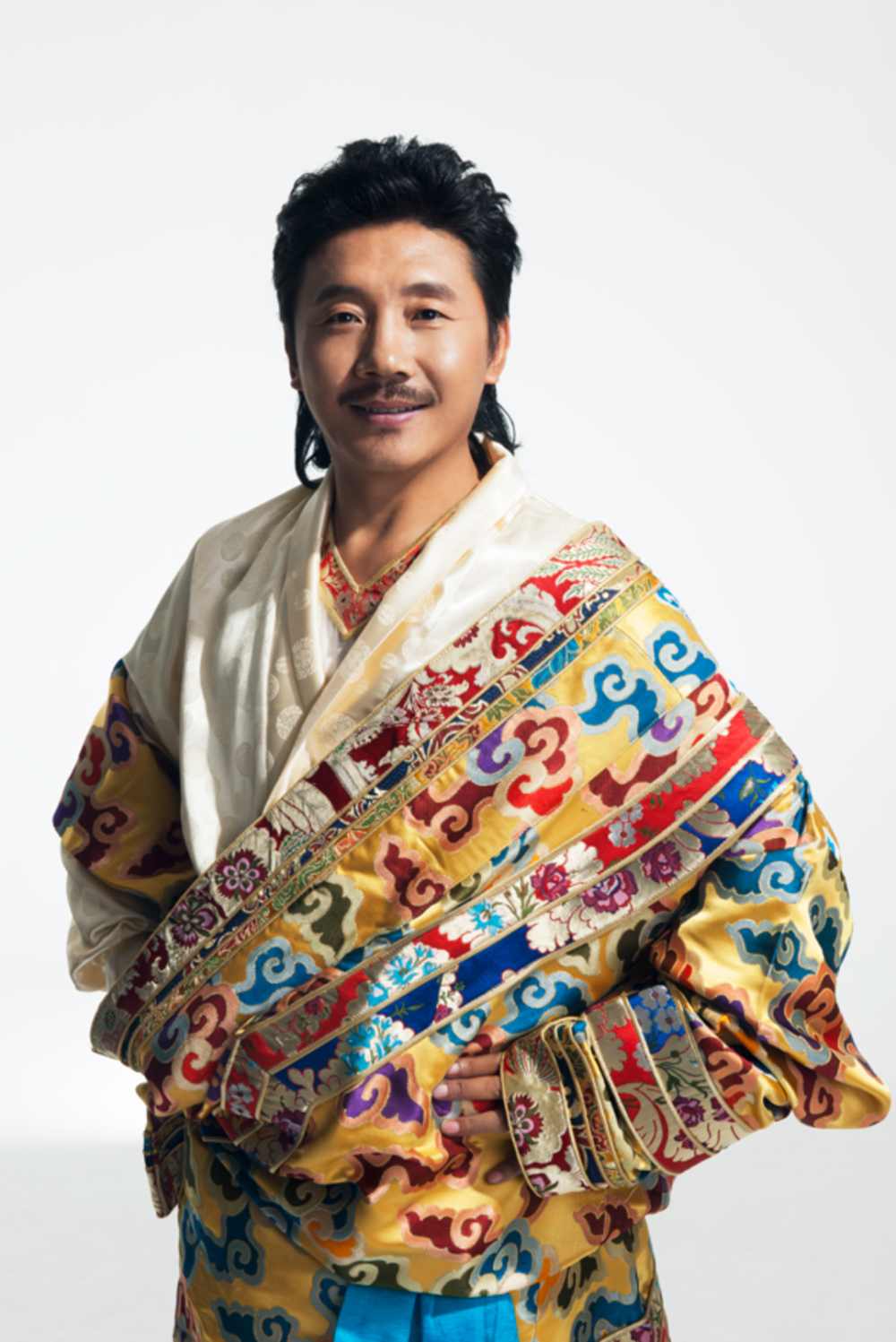 首次当选四川省人大代表民族歌手容中尔甲建议提升民族地区文旅作品