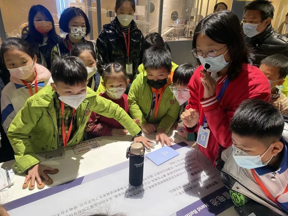 体验有趣实验，探索科学原理——小记者走进泉州市科技馆科普课堂2