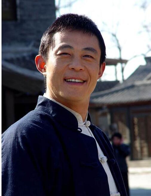 张丰毅嫌男主太嫩拒演转身导演找到了侯勇却把这个角色演活了