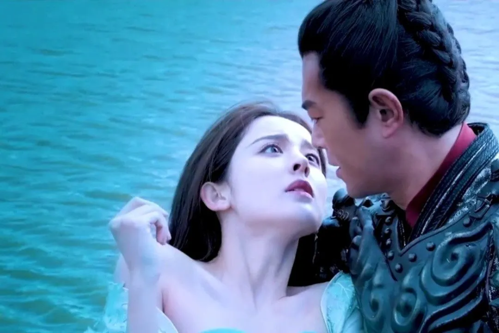 梅开三度古力娜扎一身红衣cos攻城掠地貂蝉这就是董卓的快乐