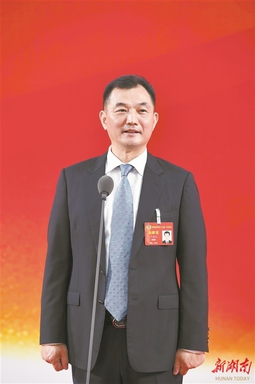 省政协十三届一次会议开启首场委员通道6位省政协委员接受记者提问