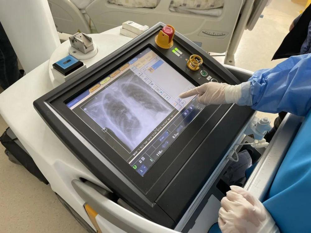 "您好!老年科需要拍床头胸片,请您现在过来拍片"