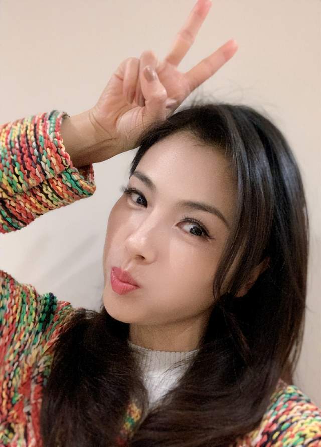 刘涛可爱三连拍_腾讯新闻