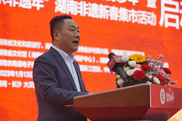 和旅游厅党组成员,副厅长张霞,省乡村振兴局党组成员,副局长龙稳铠