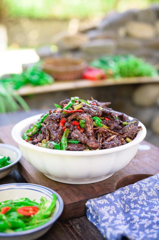 永州血鸭东安鸡预制菜成为年轻人年货包首选