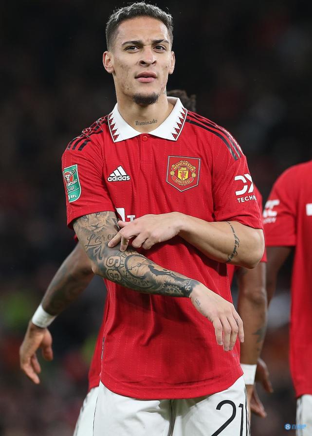 安东尼精彩世界波破门手指右手臂的数字7纹身庆祝进球