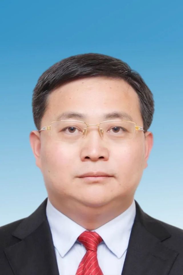 郭大进,男,汉族,1974年10月生,在职博士研究生,中共党员,现任云南省