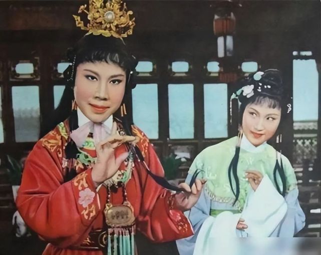 《红楼梦》：王文娟与陈晓旭，两个林黛玉，戏剧和电视形象，谁更经典？_腾讯新闻