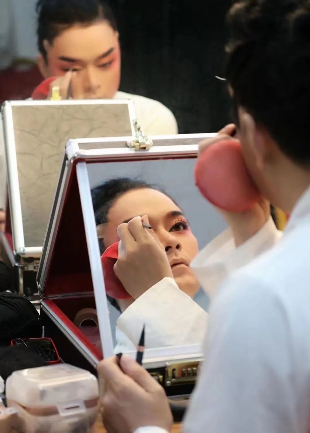 拒绝百万家业,他唱红了越剧_腾讯新闻