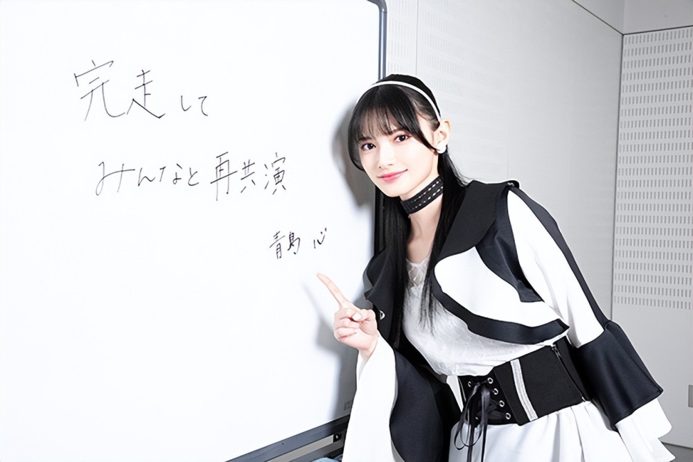 假面骑士极狐双女主写真 可爱的萌系猫猫和御姐npc你更喜欢哪位_腾讯