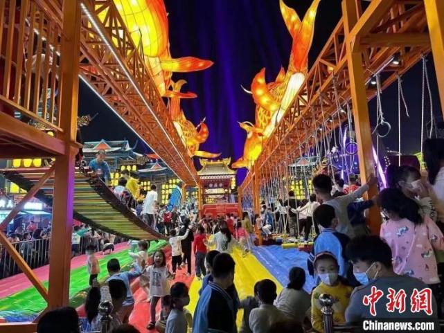 “南宁之夜”开街 打造广西商文旅融合夜间消费新地标_腾讯新闻