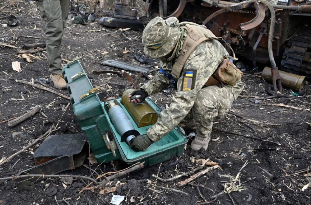 乌军毒气弹塞满冰箱,俄军"亚核武器"上场,乌军阵地变为废墟_腾讯新闻