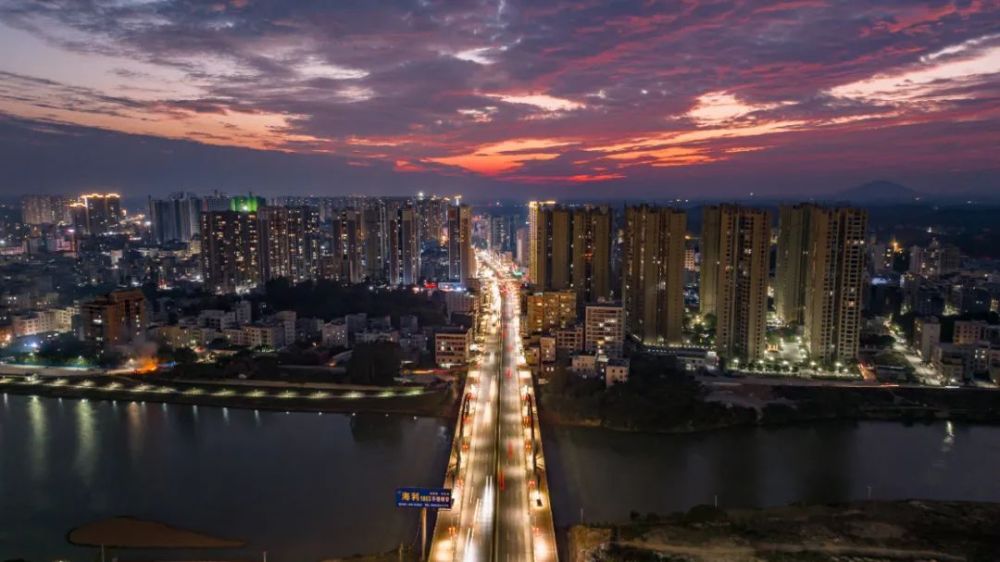 化州廣海路夜景太美了!_騰訊新聞