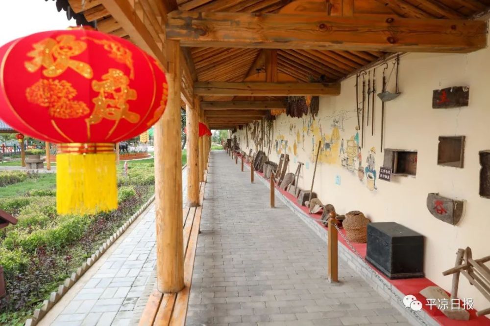 崇信县黄寨镇黄寨村农耕文化长廊.