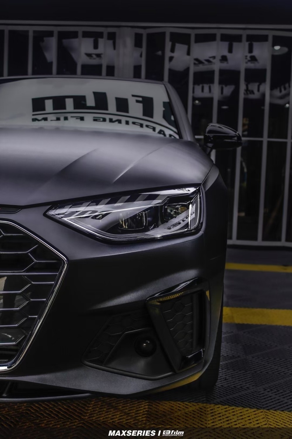 奥迪a4-lb改色膜磨砂黑,帅酷与优雅并存_腾讯新闻