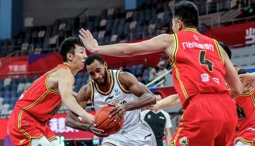 cba東北兄弟戰遼寧隊將大勝擊敗吉林瓊斯高分不敵郭艾倫弗格