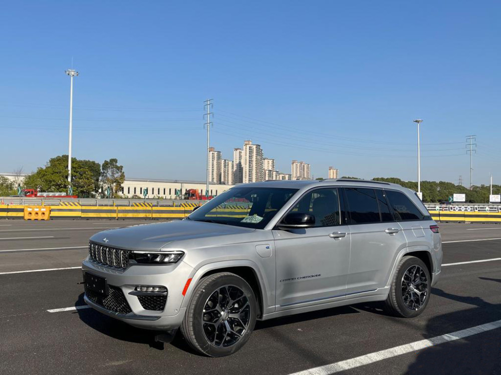 全新jeep大切诺基插混实车曝光20t4xe成亮点加电还有情怀