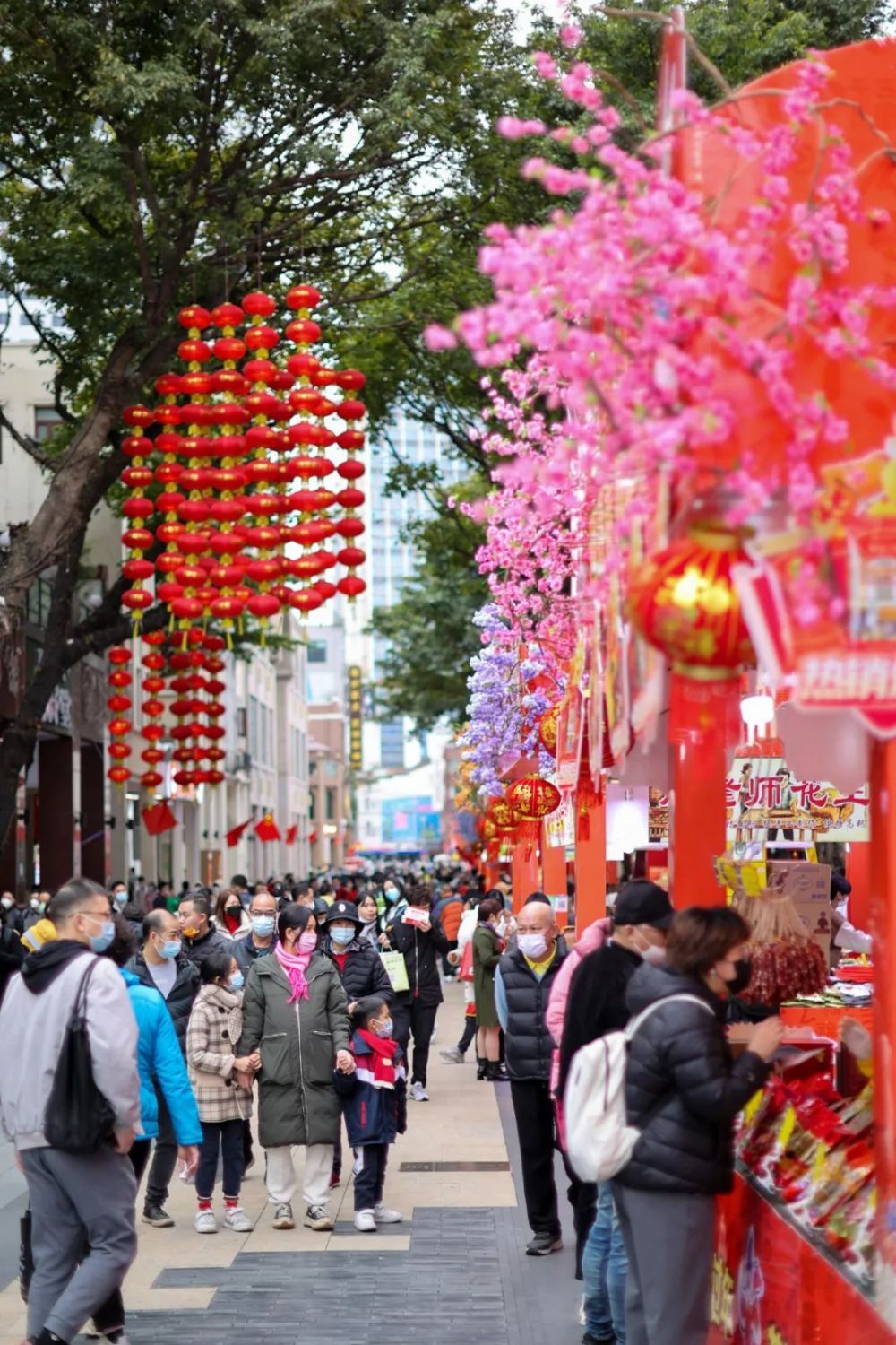 逛花街的寓意图片